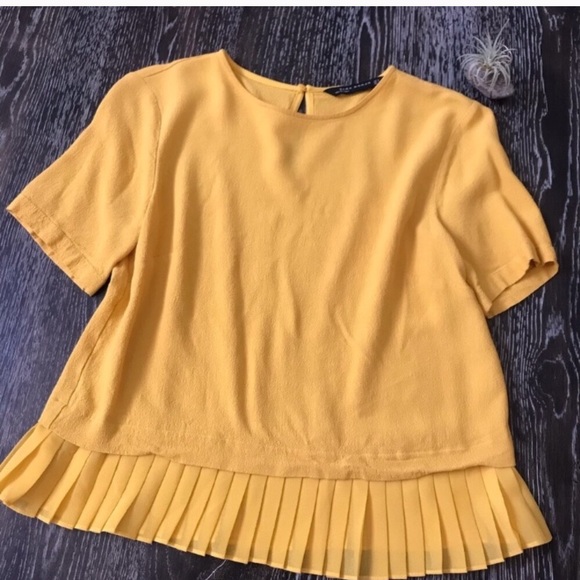 Mustard textured top - Picture 2 of 6